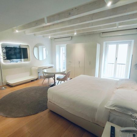 Lords Of Verona Luxury Apartments ภายนอก รูปภาพ