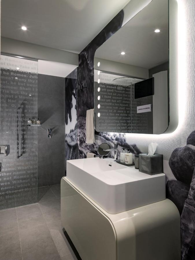 Lords Of Verona Luxury Apartments ภายนอก รูปภาพ