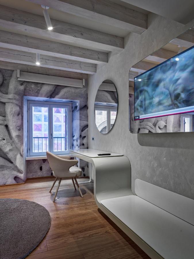 Lords Of Verona Luxury Apartments ภายนอก รูปภาพ
