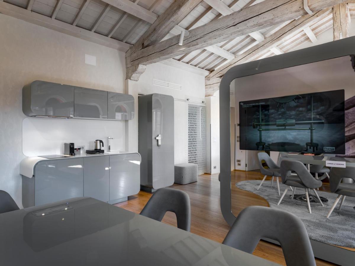Lords Of Verona Luxury Apartments ภายนอก รูปภาพ