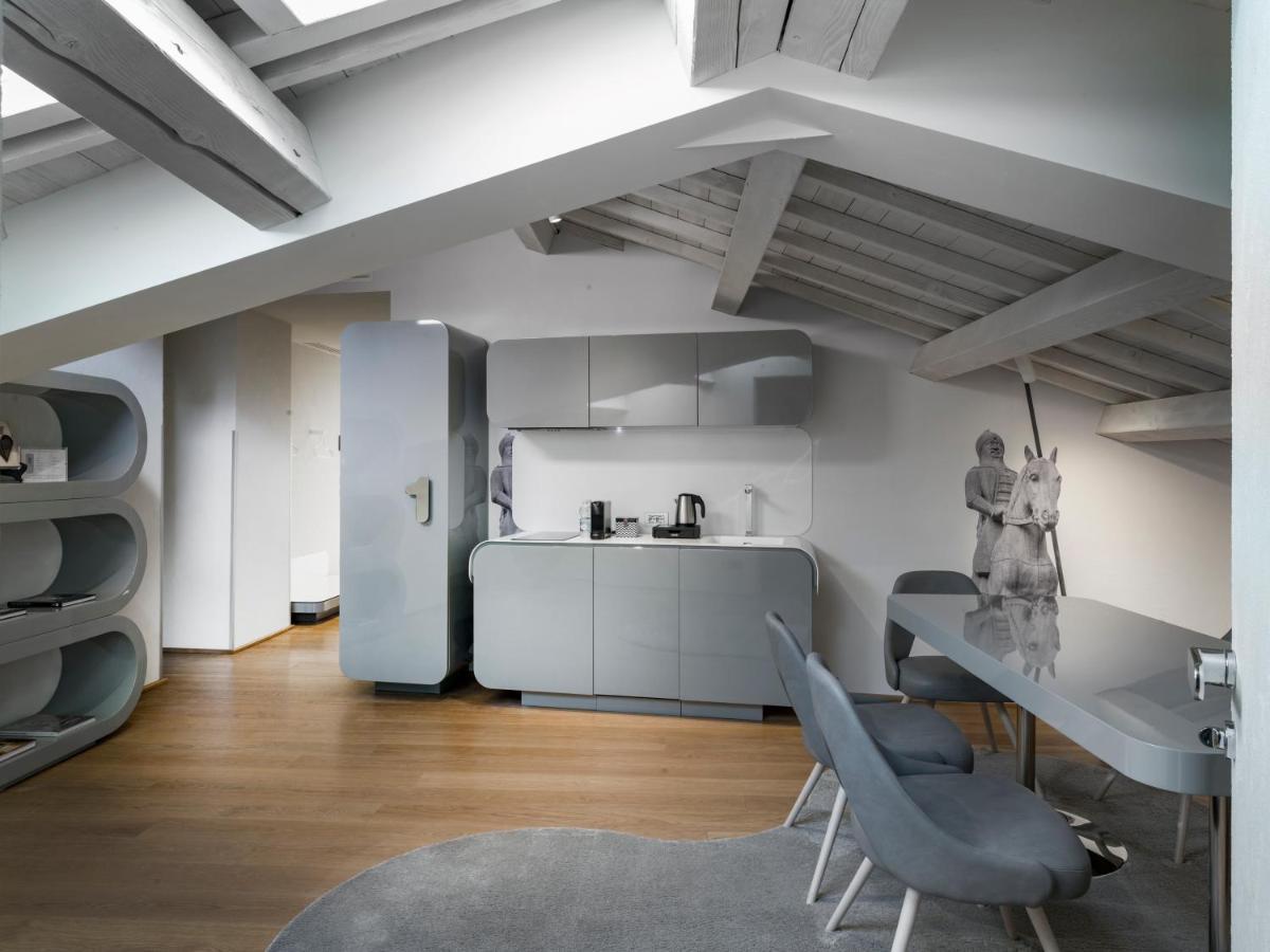 Lords Of Verona Luxury Apartments ภายนอก รูปภาพ