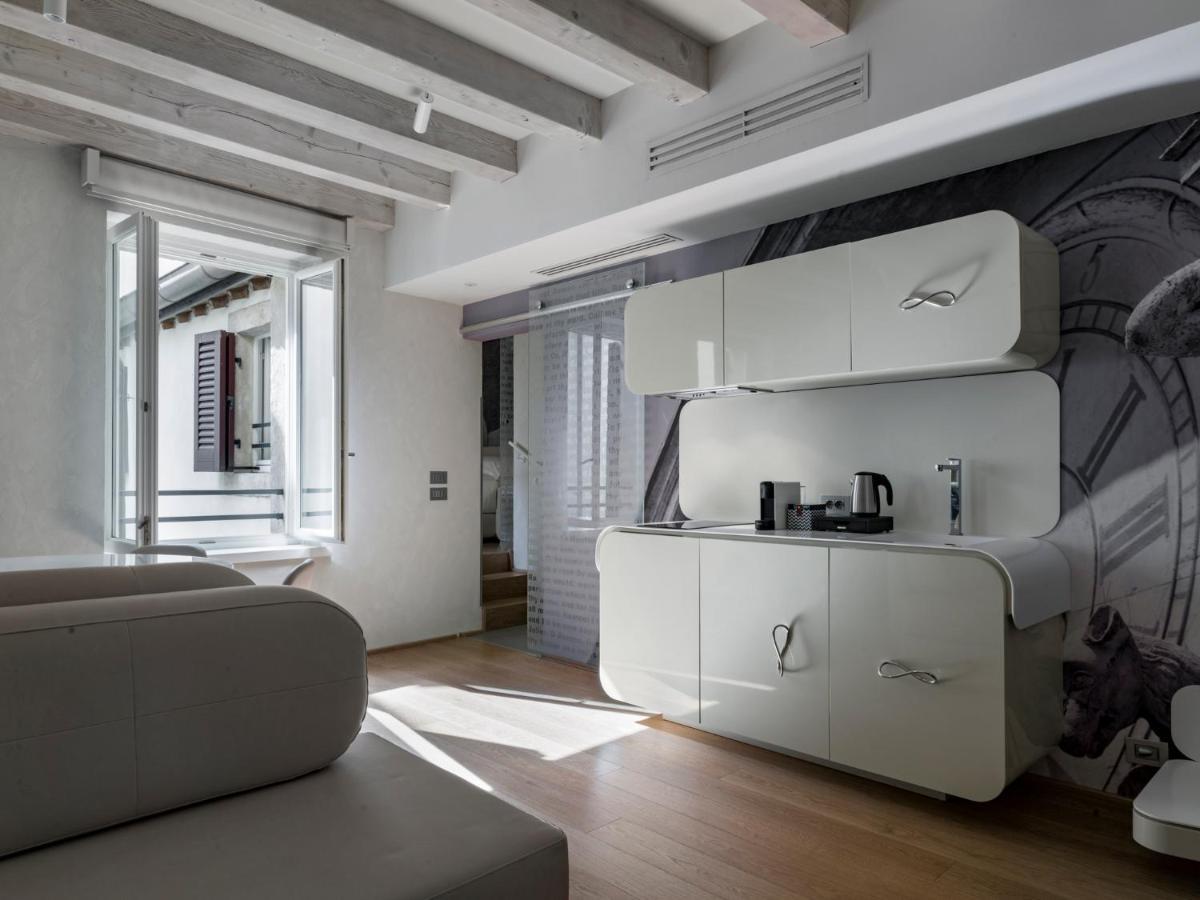 Lords Of Verona Luxury Apartments ภายนอก รูปภาพ