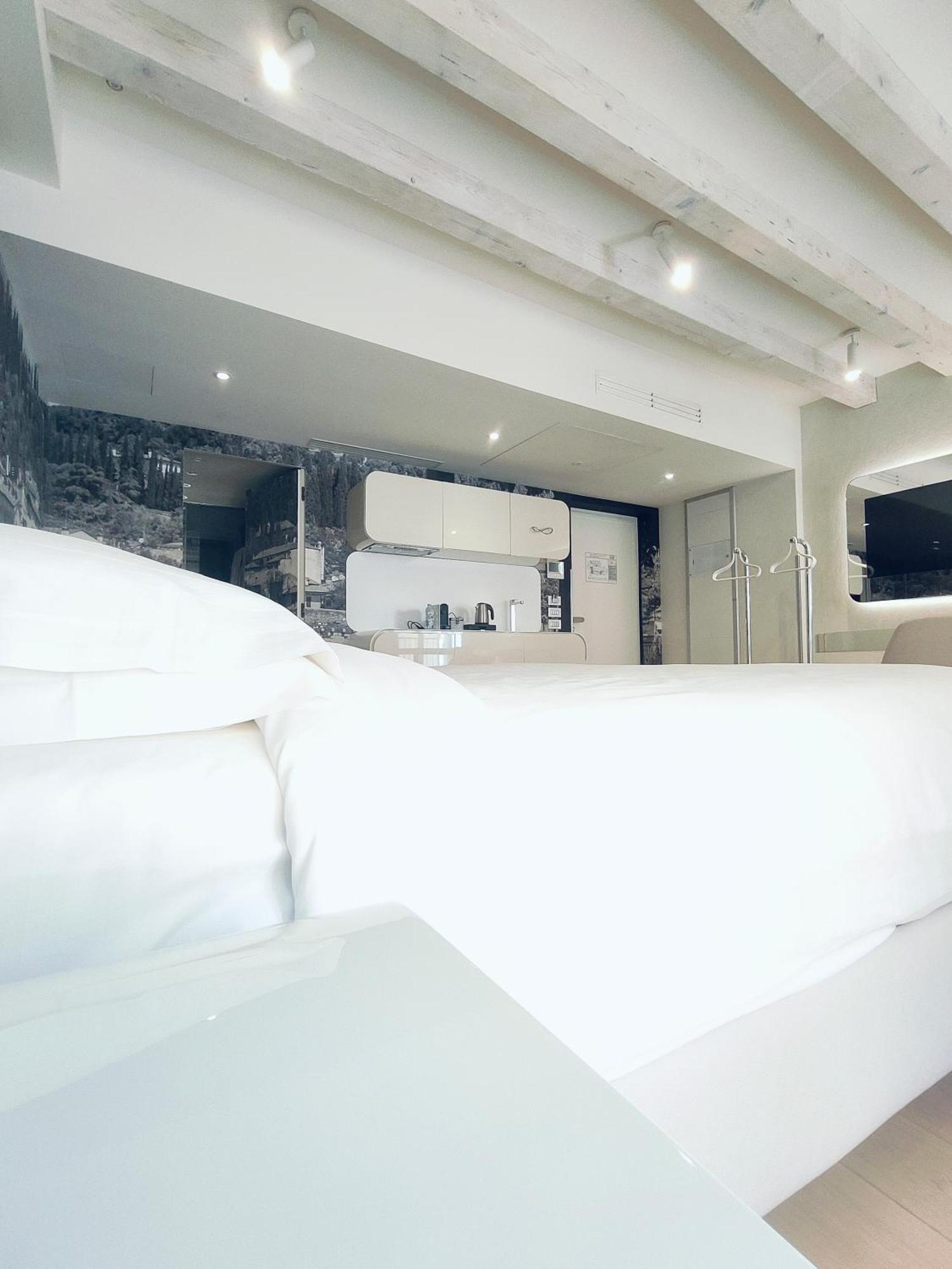 Lords Of Verona Luxury Apartments ภายนอก รูปภาพ