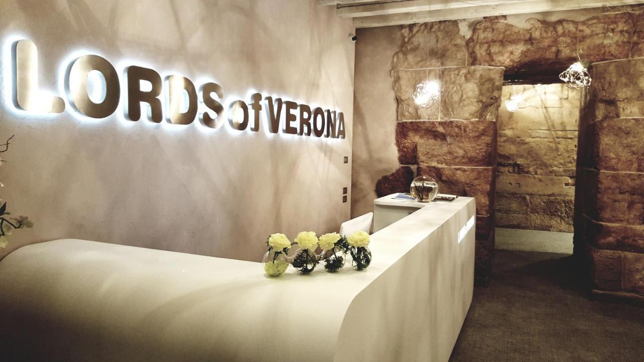 Lords Of Verona Luxury Apartments ภายนอก รูปภาพ